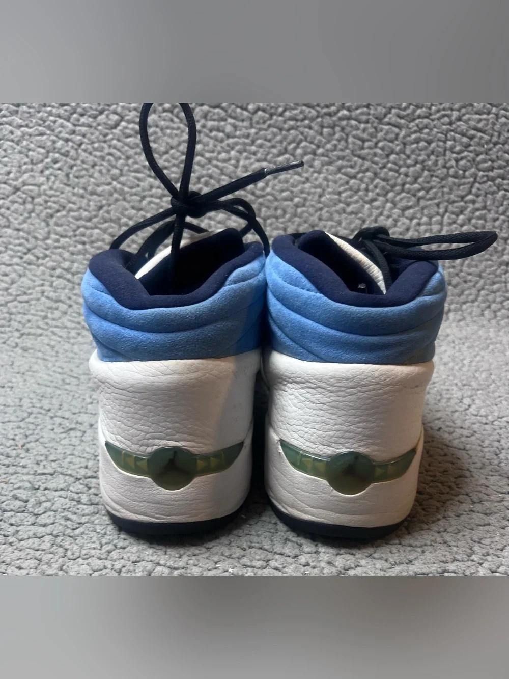 Vintage Jordan Team Showcase UNC Athletic Shoes Men’s Size 10.5 White & Blue